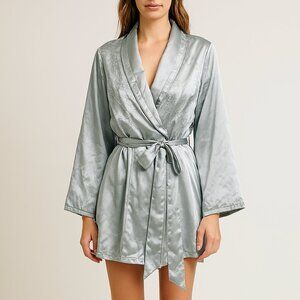 Morgan Taylor Embroidered Robe Slip Set Size Medium
